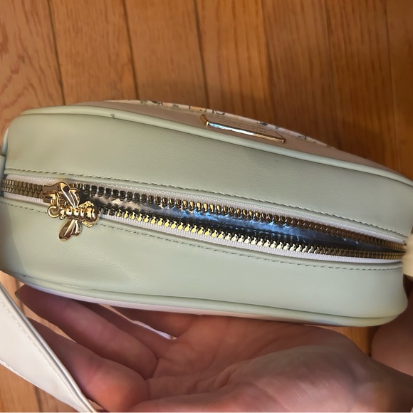 NWT Disney Winnie the Pooh Crossbody Bag - Picture 4 of 8